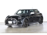MINI NEXT勝どきでは常時約10台を屋内展示場にて展示中。天候に左右されることなくゆっくりとご覧頂けます。その他ストックヤードにも在庫がございます。ご来店の際は在庫確認の上ご来店下さいませ。