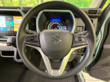 インテリアに合わせたデザインのステアリングは、運転される方のことも考え、運転しやすい形状、大きさです。是非一度、実際に触ってお確かめください。
