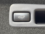 【パワーバックドア】スマートキーや運転席のボタンを押すだけでリアゲートが自動で開閉します!荷物を持っている時や、高い位置にあるバックドアを閉める際に便利な機能です♪