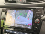 【アラウンドビューモニター】専用のカメラにより、上から見下ろしたような視点で360度クルマの周囲を確認することができます☆死角部分も確認しやすく、狭い場所での切り返しや駐車もスムーズに行えます。