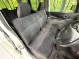運転席まわりには十分なスペースがあり、大柄な方でもゆったり運転していただける環境です。