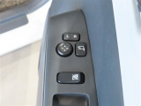ドアミラーは電動格納式です。