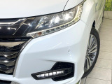 【LEDヘッドライト】悪天候や夜間走行時も良好な視界を確保し安心して運転できる高輝度LEDヘッドライトを装備!点灯速度が早く、消費電力も抑えられています。