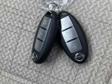 インテリジェントキー 雨の日での傘や 両手の荷物で 手がふさがっていても 楽楽ドアロック&解除 出来ます♪