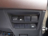 オートマチックハイビームとは、先行車や対向車のライトを認識し、ハイビームとロービームを自動で切り替える機能です。夜道の視界を確保します。詳細は販売店スタッフまでおたずねください。