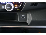 スマートフォンなどの音楽再生が可能なUSB接続ジャック装備車両です♪♪♪