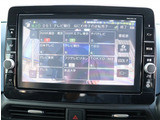 お車選びをお楽しみ頂けるよう、在庫車の展示スペースを十分に確保しております。