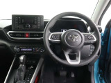 ☆シンプルながら機能性あふれる運転席周りです。 使いやすいスイッチ類の配置によりとても運転しやすいですよ。