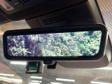 【デジタルインナーミラー】後席の大きな荷物や同乗者で後方が確認しづらい時でも安心!カメラが撮影した車両後方の映像をルームミラー内に表示。クリアな視界で状況の確認が可能です!