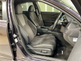 運転席はパワーシート付です。細かな動きでドライビングポジションを確保できます。