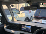 ディーラーオプション『前+車室内ドライブレコーダー』装備。表示はナビのモニター画面で行います。