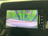 【バックカメラ】駐車時に後方がリアルタイム映像で確認できます。大型商業施設や立体駐車場での駐車時や、夜間のバック時に大活躍!運転スキルに関わらず、今や必須となった装備のひとつです!