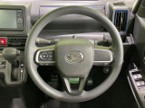 インテリアに合わせたデザインのステアリングは、運転される方のことも考え、運転しやすい形状、大きさです。是非一度、実際に触ってお確かめください。