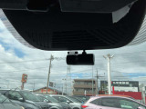 日産純正ドライブレコーダーです。前方向けとルームミラーから車室内後方を撮影します。