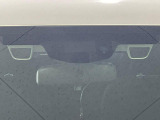 【アイサイトVer2】前方の車両等を検知し、衝突しそうな時は警報で注意を促し、ブレーキを踏む力をサポート。ブレーキを踏めなかった場合は衝突被害軽減ブレーキが作動、衝突回避をサポートします。