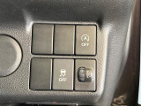【アイドリングストップ】赤信号や渋滞で停車した際にエンジンを停止し、無駄な燃料の消費を抑えます。燃費向上や環境保護につなげる機能♪エンジンはブレーキを離せば再始動します。