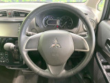 インテリアに合わせたデザインのステアリングは、運転される方のことも考え、運転しやすい形状、大きさです。是非一度、実際に触ってお確かめください。