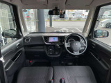 ご家族やお友達とのお出かけも楽しく、ゆったりお乗り頂けるおクルマです♪