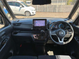 インパネ全体の写真で見た目もわかりやすく、使いやすいお車です。