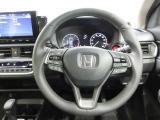 ハンドルの両側に操作ボタンが付いております。運転しながら操作ができるのでとっても便利!