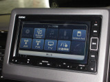 ナビゲーションは純正メモリーナビ(VXM-224VFi)を装着しております。AM、FM、CD、DVD再生、Bluetooth、音楽録音再生、フルセグTVがご使用いただけます。