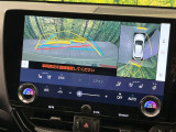 【パノラミックビューモニター】専用のカメラにより、上から見下ろしたような視点で360度クルマの周囲を確認することができます☆死角部分も確認しやすく、狭い場所での切り返しや駐車もスムーズに行えます。