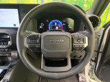 インテリアに合わせたデザインのステアリングは、運転される方のことも考え、運転しやすい形状、大きさです。是非一度、実際に触ってお確かめください。