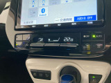 オートエアコンは温度を設定するだけで、自動で風量などを設定してくれます。運転しながら操作も必要ないので、安全性も向上します。
