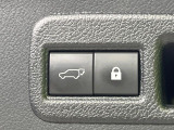 【パワーバックドア】スマートキーや運転席のボタンを押すだけでリアゲートが自動で開閉します!荷物を持っている時や、高い位置にあるバックドアを閉める際に便利な機能です♪