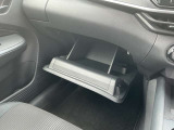 車検証などが収納できるグローブボックスも完備!