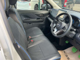 運転席まわりは、使用感も少なく良好な状態です。