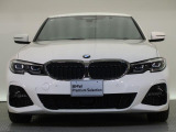 【キドニーグリル】BMWの代名詞。一目見ただけでBMWであると認識できる確固たるアイコンとして存在感を放ちます。