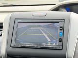 駐車時に便利なバックカメラを装備しています。