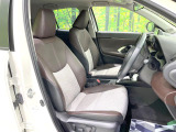 運転席まわりには十分なスペースがあり、大柄な方でもゆったり運転していただける環境です。