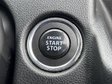 [キーレスプッシュスタートシステム]リモコンキーが車内にある状態でブレーキを踏みながらボタンを押すだけで、エンジンのスタートが出来ます!
