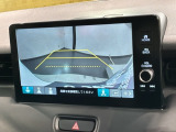 リバースギアに入れるだけで後方の表示へ切り替わります。夜間や雨の日の駐車も楽になりますよ。