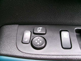 ドアミラーの鏡面の調節、格納は運転席からすべて操作できます!