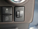 人や荷物を満載しても、対向車や先行車に迷惑をかけない、室内からヘッドライトの光軸を調整できます。