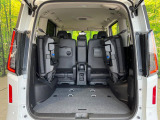 普段のお買い物や通勤、送迎等に十分な荷室スペースを確保しております。セカンドシートを倒すと、大きな荷物の積載も可能です♪