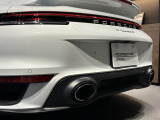 オプション設定のスポーツエグゾーストシステム/シルバーカラーテールパイプ含むが装着されております。