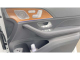 運転席・助手席ともシートヒーター、ベンチレーターを装備しています。