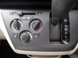 シフトノブはスレがなく、きれいな状態です。いつも触る部分がきれいだと大切に乗られていたことがわかりますよ。