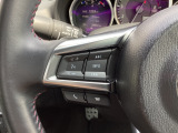 運転中でも操作ができるステアリングコントロールボタンも付いています。手元でオーディオ操作も安全でかつ楽々ですね!!