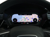 メーターパネル内に高解像度の液晶ディスプレイを配置。ディスプレイ内に地図が表示され、ナビゲーションの確認の際にドライバーは視線の移動を少なくすることができます。