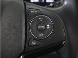 ◆アダプティブクルーズコントロール◆予め設定した車速内でクルマが自動的に加減速。前走車との適切な車間距離を維持しながら追従走行します。【LKAS】車線維持支援システムでステアリング操作を支援。