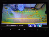 バックカメラの画像です。ガイドラインがスムースな車庫入れをサポートいたします。車庫入れの安心感がアップしますね。