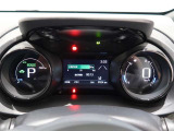 とっても見やすいメーターです。夜間時はラグジュアリーな気分にさせてくれる照明が魅力ですので、夜のドライブも楽しみになりますよ♪