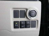 エンジン起動はブレーキを踏みながらパワースイッチを押すだけです。カバンやポケットに携帯していればスマートキーを取り出す必要もないので便利ですね!