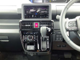 オシャレなインテリアで運転する気分も盛り上がりますよね^^