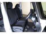 すわり心地の良い運転席・助手席です。長時間のドライブの疲れ軽減に貢献します。どうぞ快適なドライブを♪